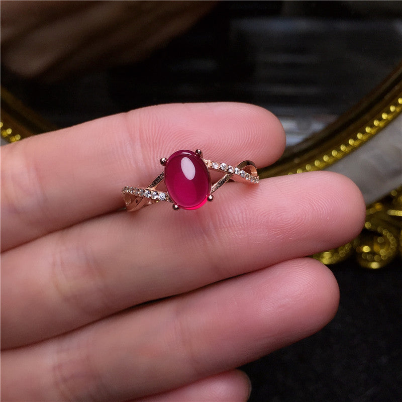 Anillo de corindón rojo con incrustaciones de plata 925 y joyas de tesoros de colores