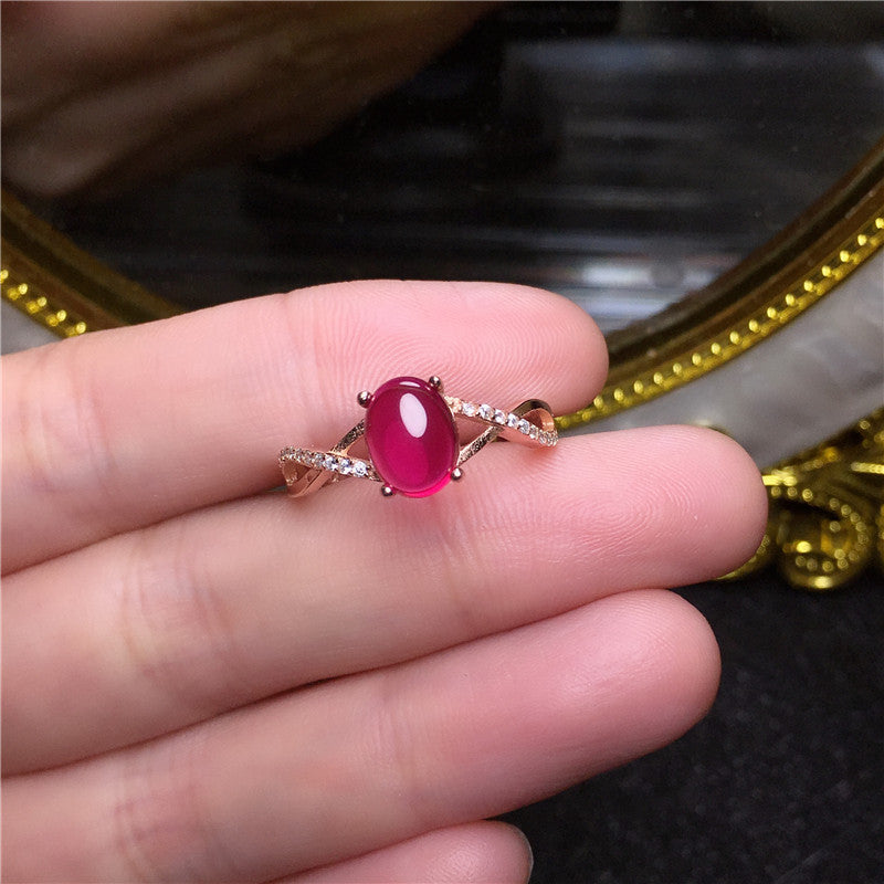 Anillo de corindón rojo con incrustaciones de plata 925 y joyas de tesoros de colores