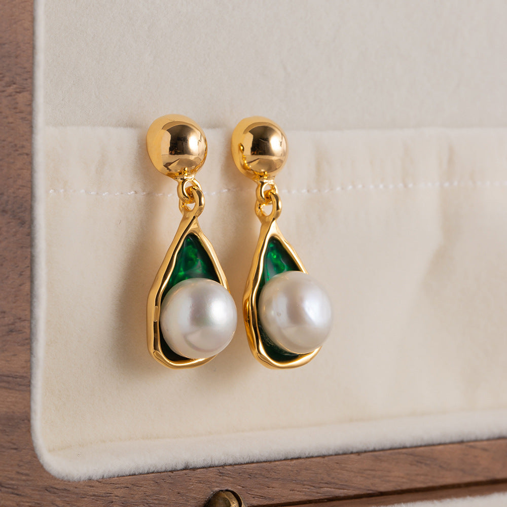 18k gold French vintage series, elegant and minimalist with elegant and elegant drop shaped pearl earrings