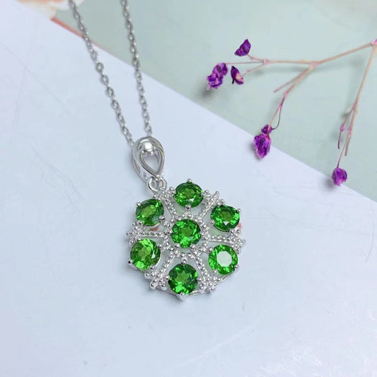 Pendentif diopside naturel vert forêt incrusté d'argent 925