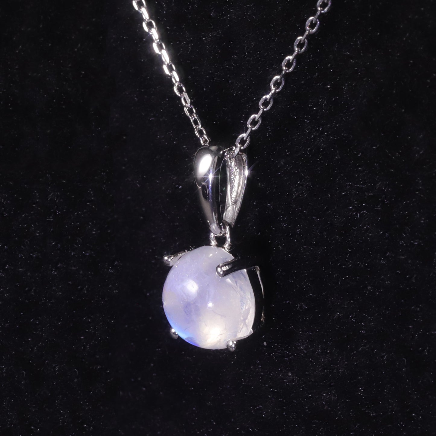 Collier en pierre de lune bleu crème naturel de tempérament minimaliste en argent sterling 925 collier circulaire en pierre précieuse de lune blanche pour femme