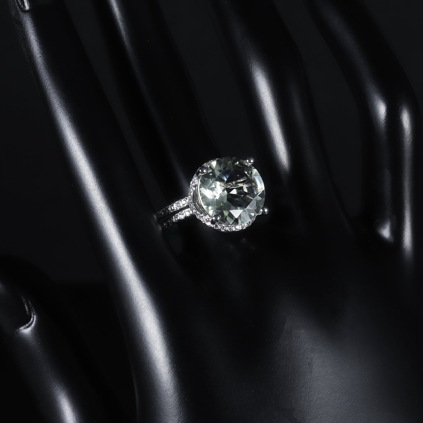 Bague en améthyste verte naturelle en argent sterling S925 avec un sens du luxe, un tempérament à la mode, une incrustation luxueuse d'une bague au trésor de couleur naturelle