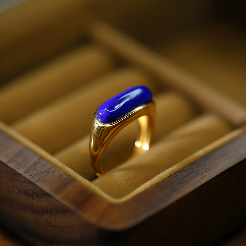 The S925 silver lapis lazuli ring is simple and atmospheric