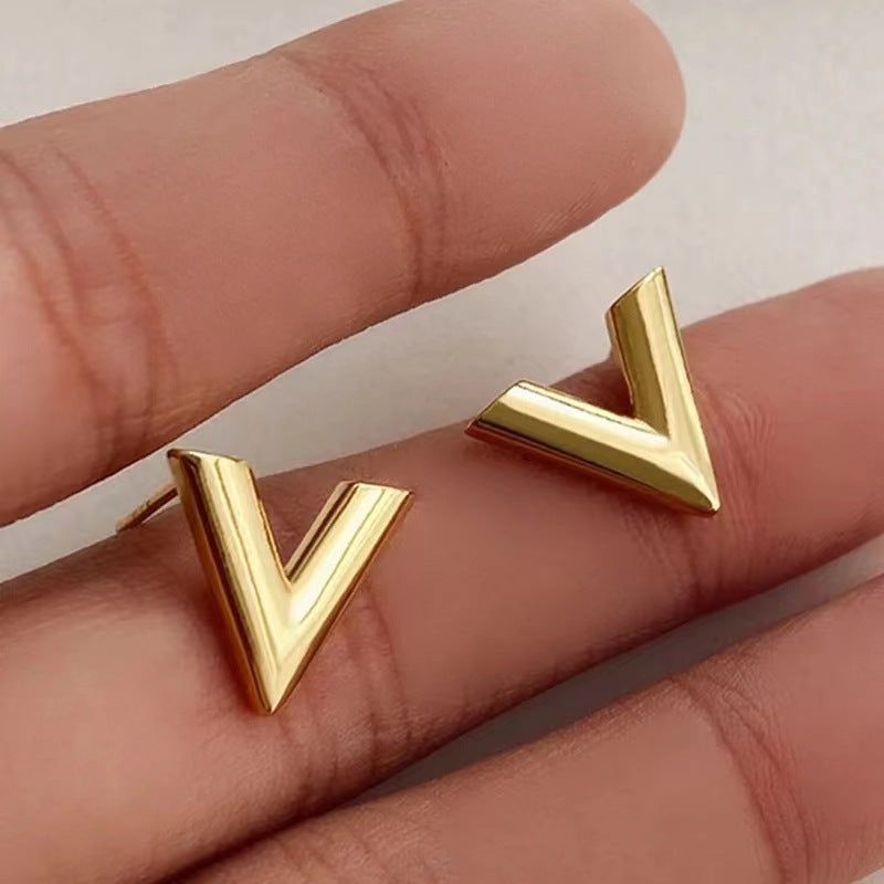 [DF]2023 New Arrival  Minimalist Gold VShaped Alphabet Pendant Necklace  Women's Collarbone Chain  Fashionable Accessory for Trendsetters