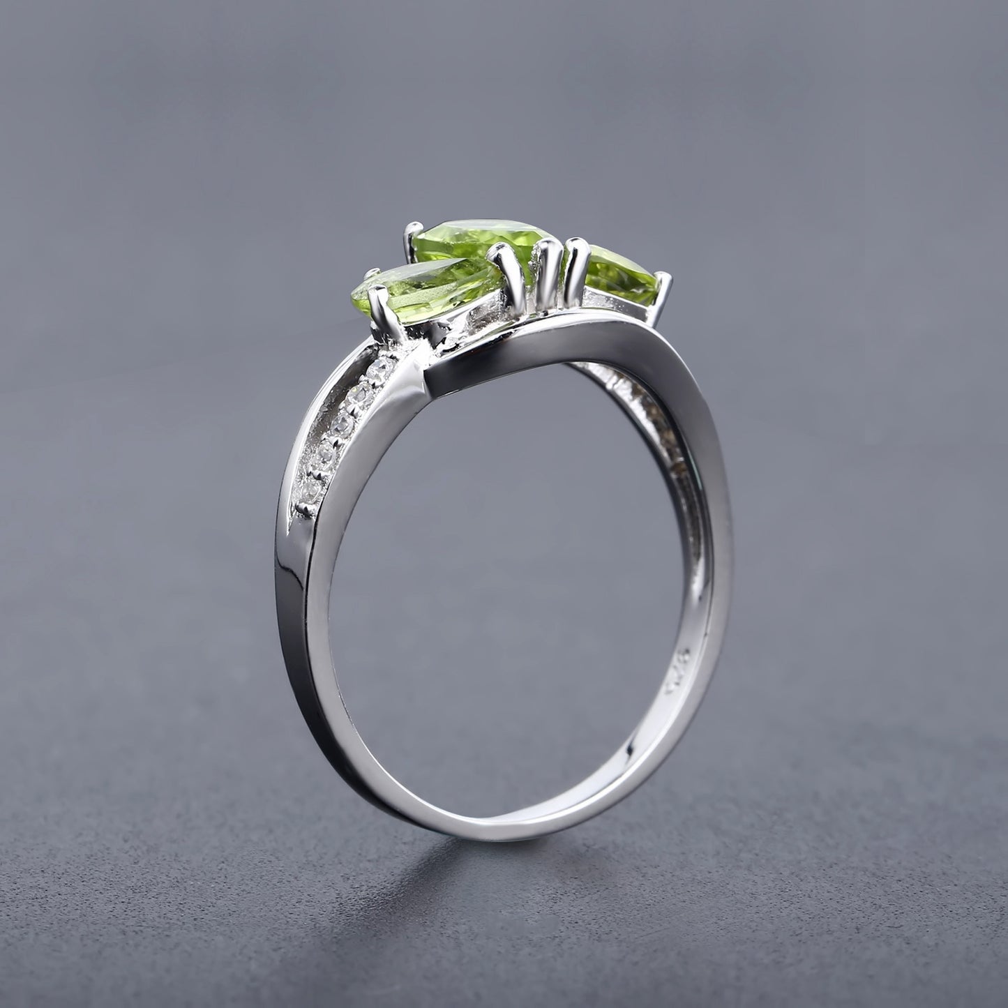 Bague en olivine naturelle en argent s925 incrustée de pierres précieuses naturelles colorées