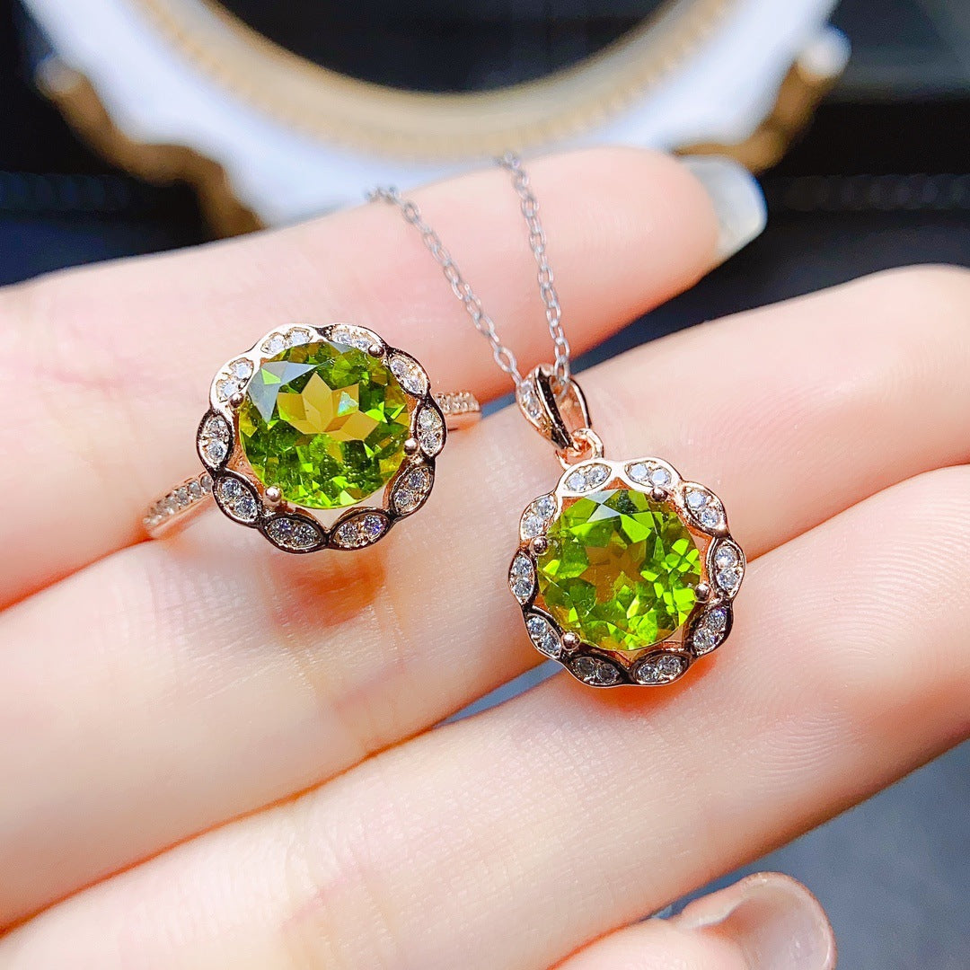 natural peridot set S925 silver inlaid center stone 8*8