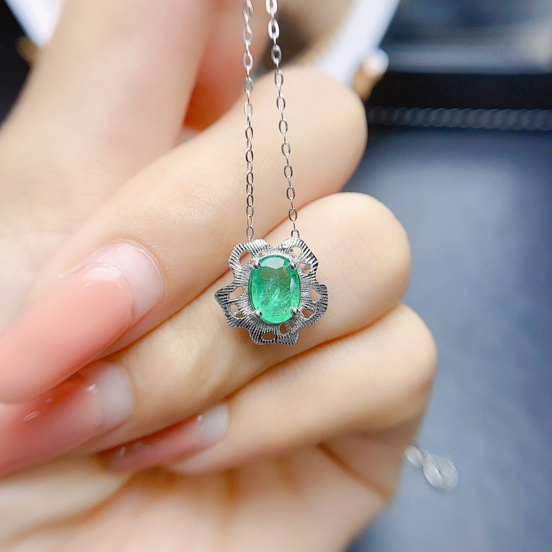 Natural emerald pendant S925 silver inlaid main stone 6*8 selling