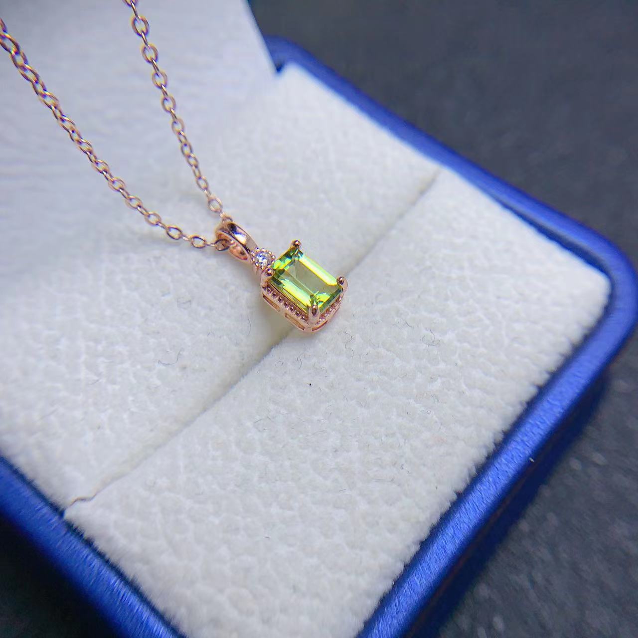 Natural peridot set simple set 925 silver ring pendant