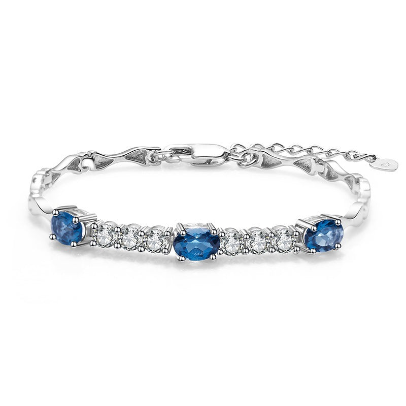 Pulsera de topacio natural. Moda femenina, elegancia, lujo y gran sentido. Pulsera de piedras preciosas naturales con incrustaciones de plata pura s925 