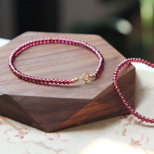 Bracelet fin en grenat rouge vin naturel