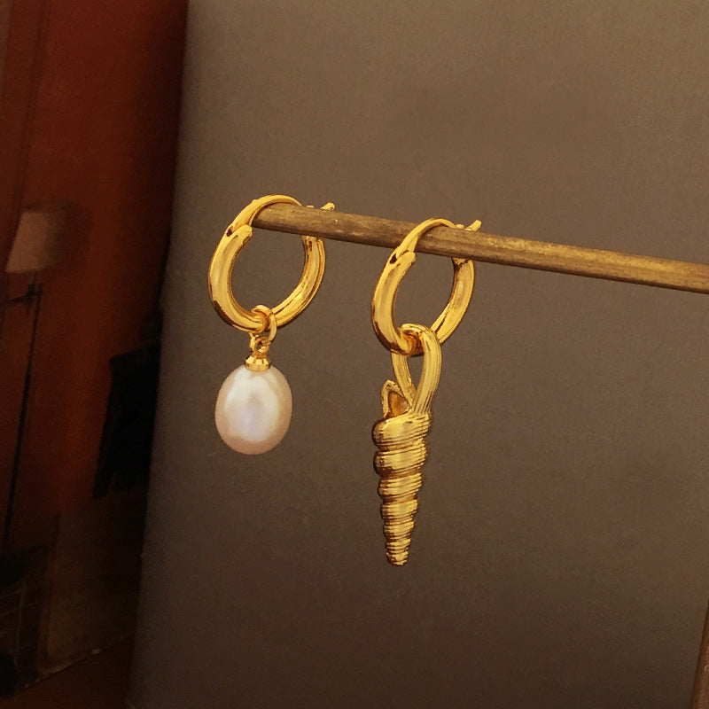 [DF] Boucles d'oreilles en cuivre plaqué or véritable européennes et américaines personnalisées rétro baroques en perles pour femmes boucles d'oreilles asymétriques petites et petites conques 