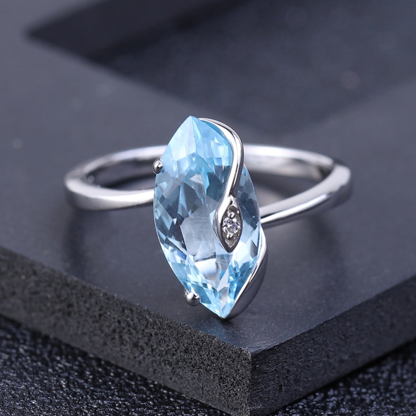 Light luxury personality natural topaz ring Fashion design sense S925 sterling silver inlaid natural gemstone ring