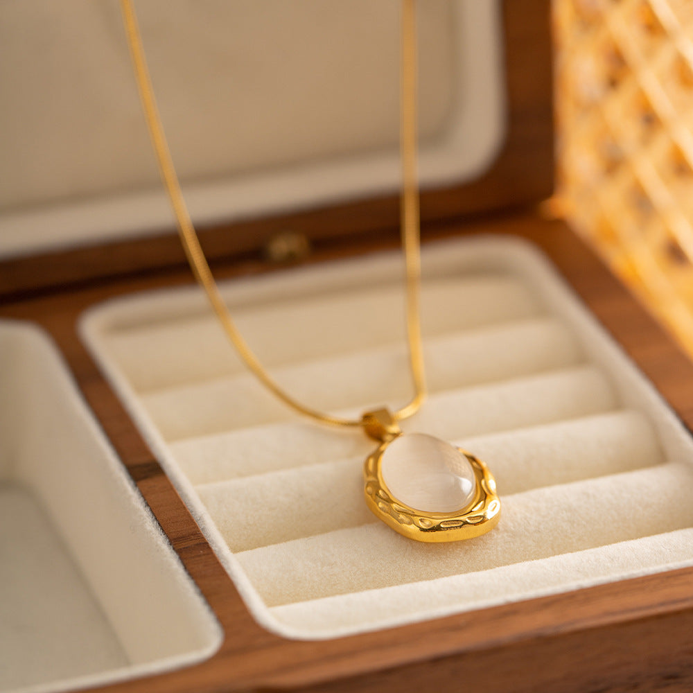 INS style cat's eye stone, light luxury, high-end feeling, niche necklace, stainless steel plated with 18K gold jewelry