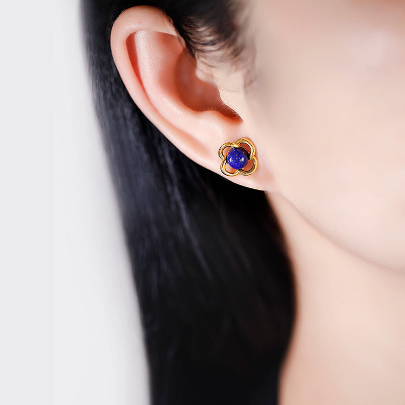 Boucles d'oreilles en argent plaqué or S925 incrusté d'œuf de lapis lazuli, face à quatre feuilles d'herbe ajourées, simples et mignonnes