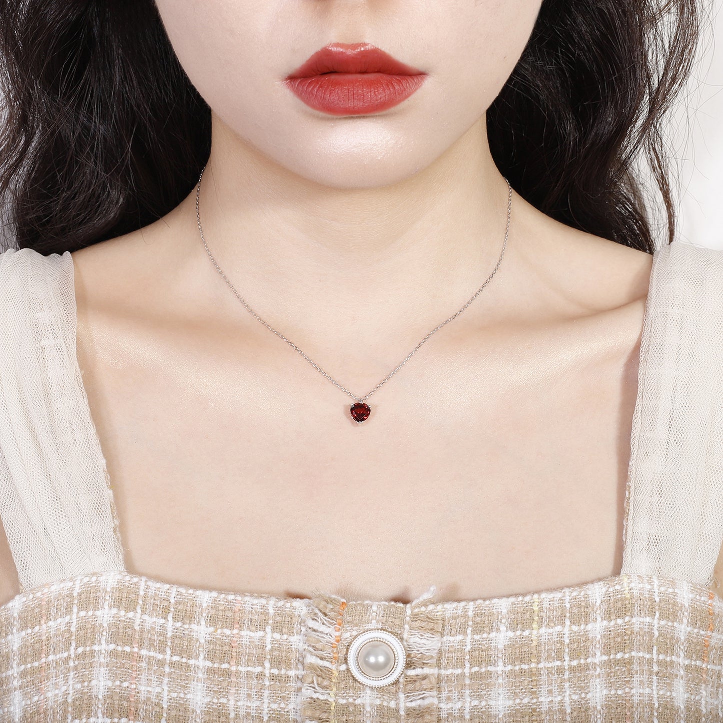 Natural garnet love pendant with collarbone chain s925 silver inlaid gemstone necklace pendant