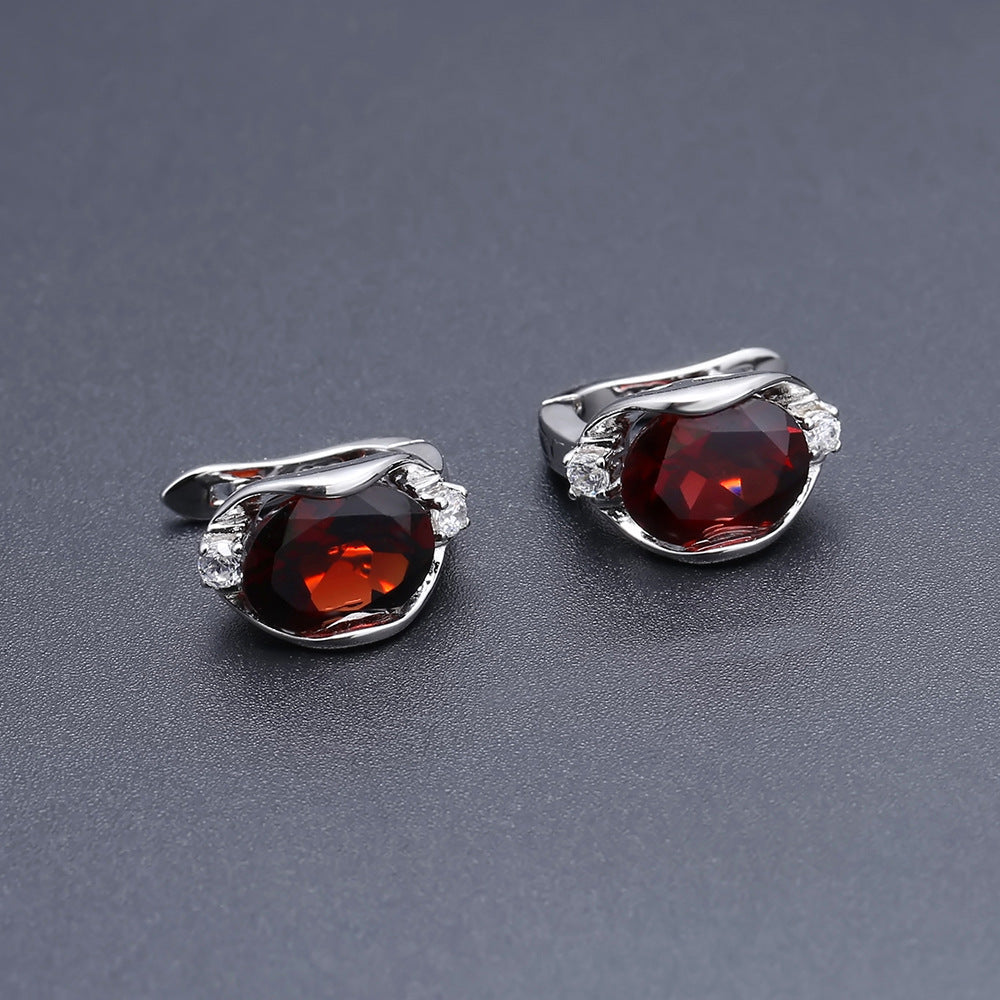 Natural garnet earrings, fashionable, luxurious, and minimalist s925 silver inlaid natural color treasure earrings and earrings