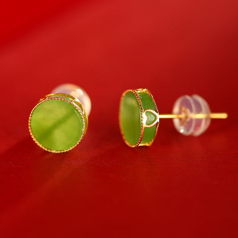 Boucles d'oreilles rondes exquises en or 18 carats incrustées de jaspe fruit vert.