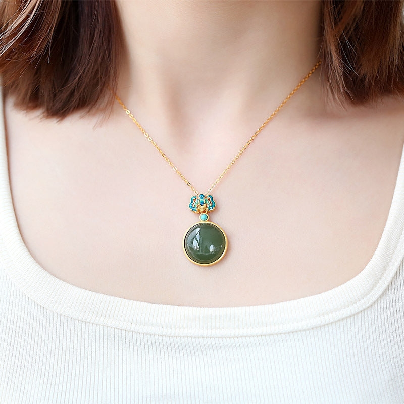 S925 silver gold-plated inlay Hetian green jade cabochon fashion atmosphere necklace