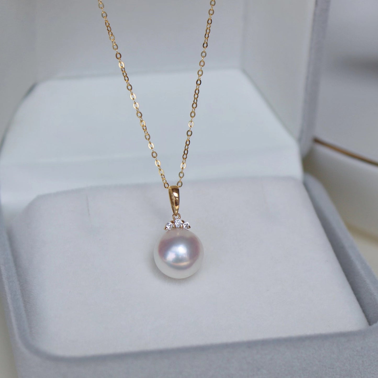 [DF]Elegance Illuminated: Freshwater Pearl Necklace with 18k Gold Pendant and Zircon Accents