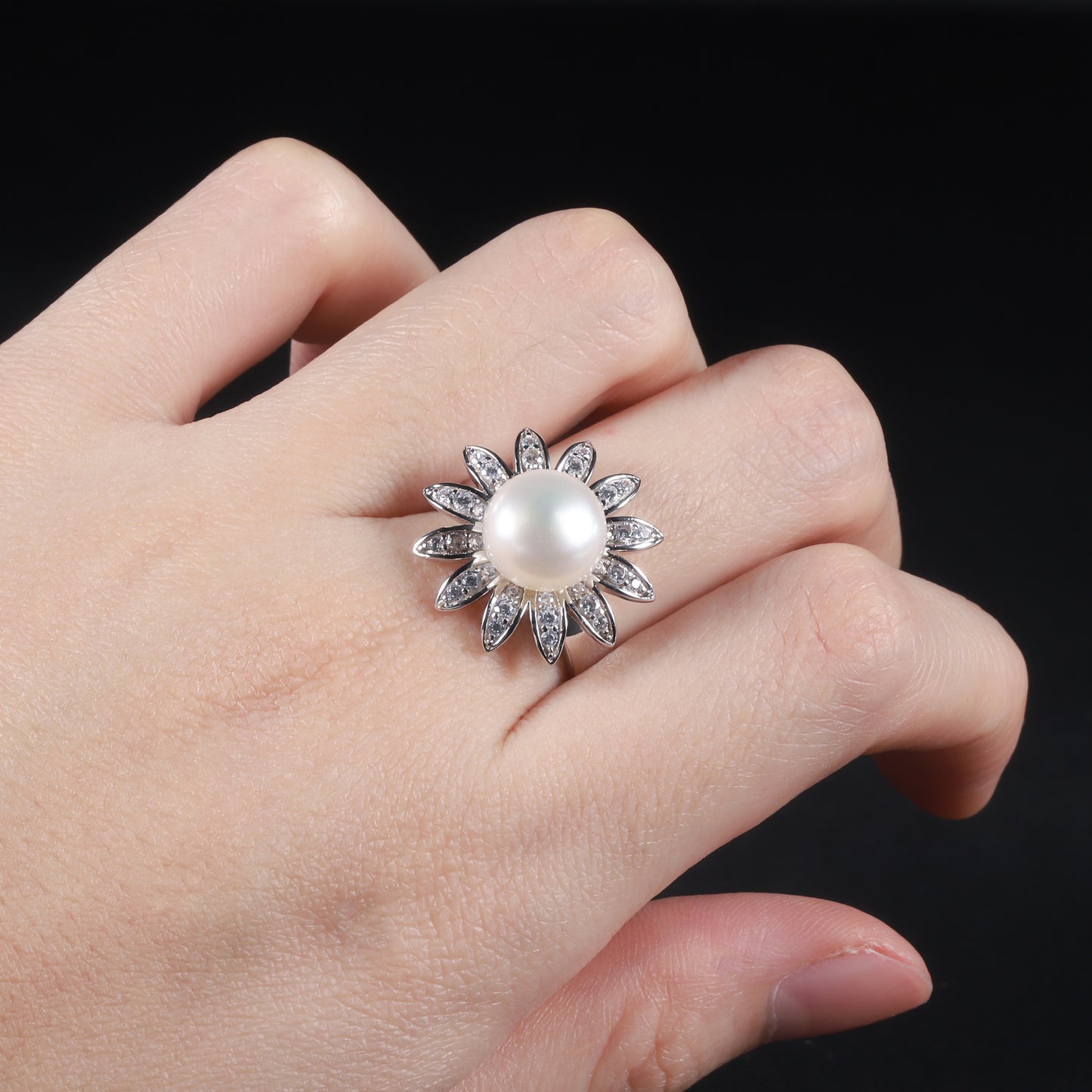 Nuevo anillo de plata esterlina S925 con perla de agua dulce natural y diseño de girasol, temperamento de lujo ligero y anillo de gran sentido