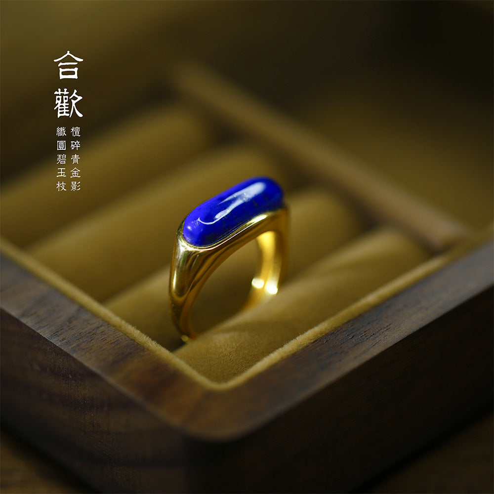 La bague lapis-lazuli en argent S925 est simple et atmosphérique