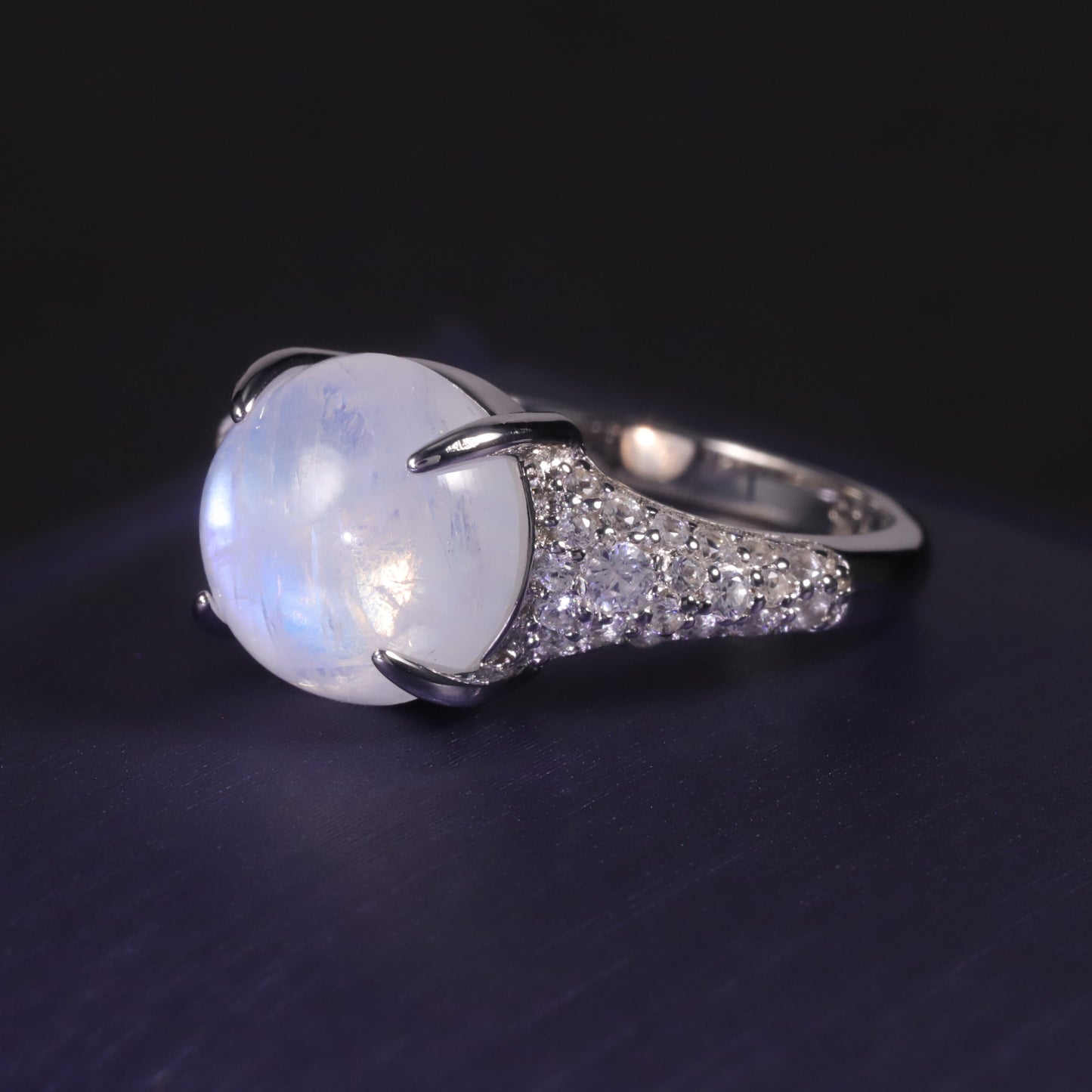 Bague en pierre de lune bleue crème naturelle personnalisée et à la mode Bague en argent sterling S925 de 10 mm incrustée de pierres précieuses pour hommes et femmes