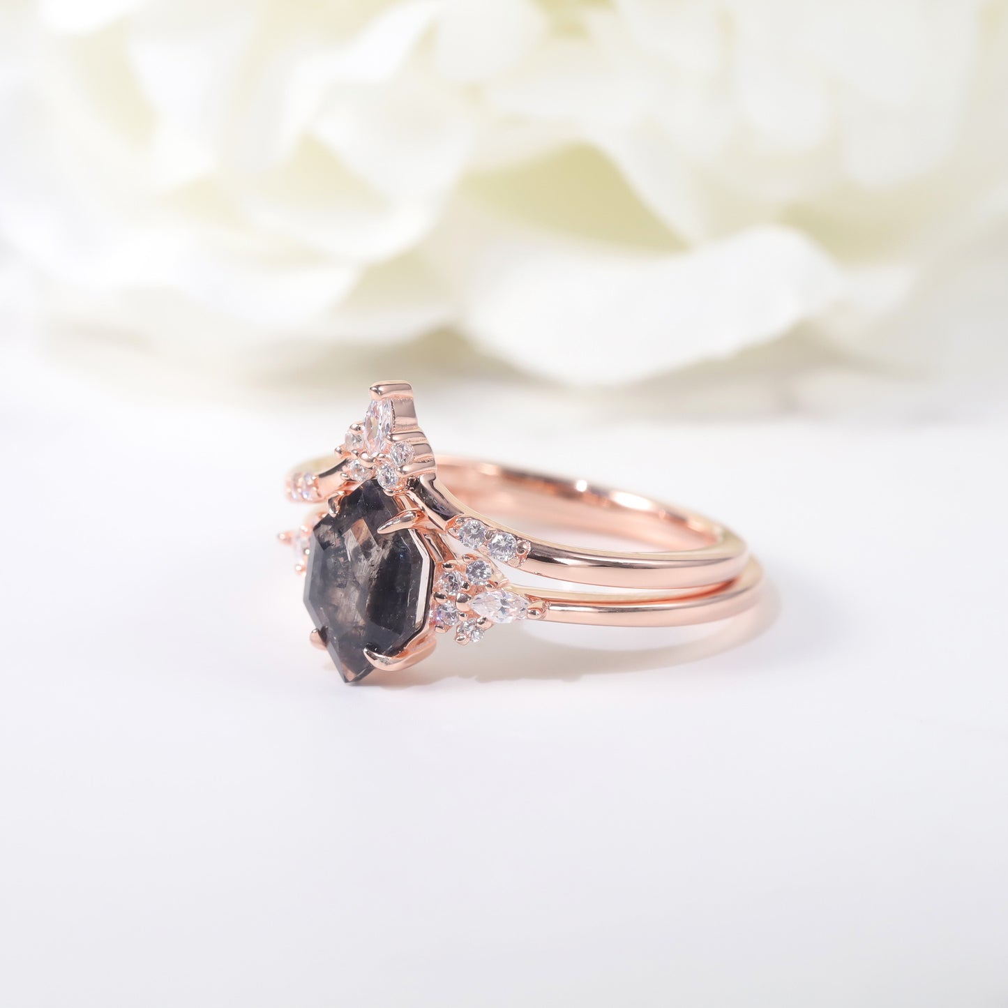 Bague empilée en cristal s925, bague en diamant aiguisé noir en forme d'argent, fait référence à