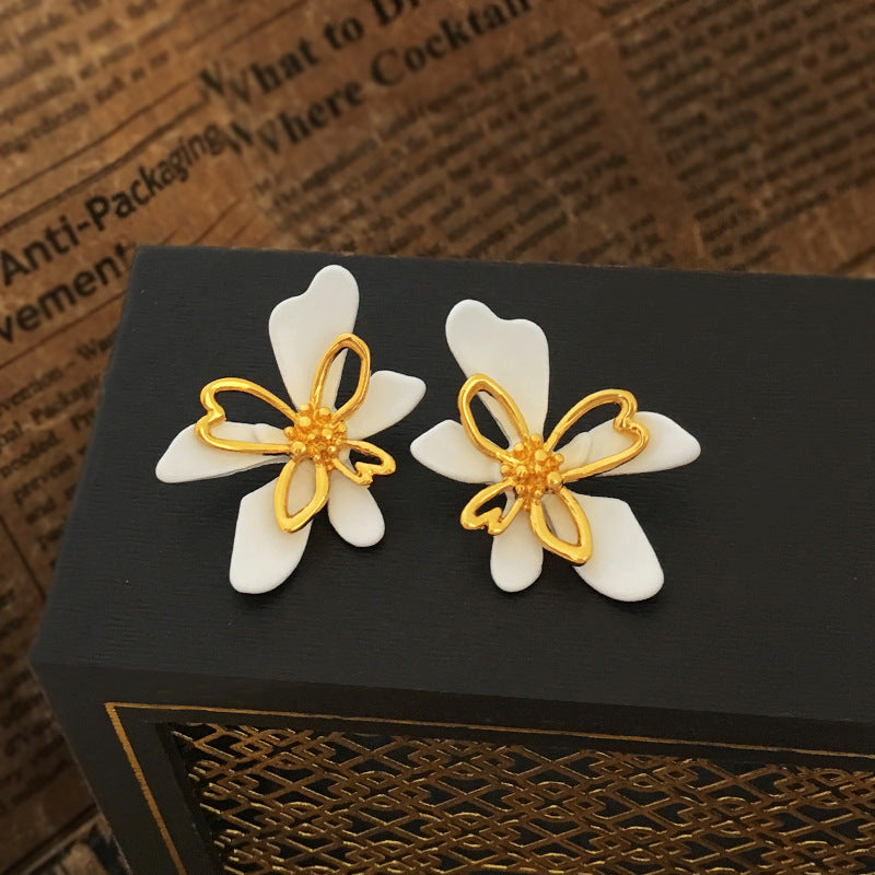 [DF] Pendientes de botón con diseño de alta gama, con diseño de flor blanca y nicho vintage de aguja de plata S925 originales 