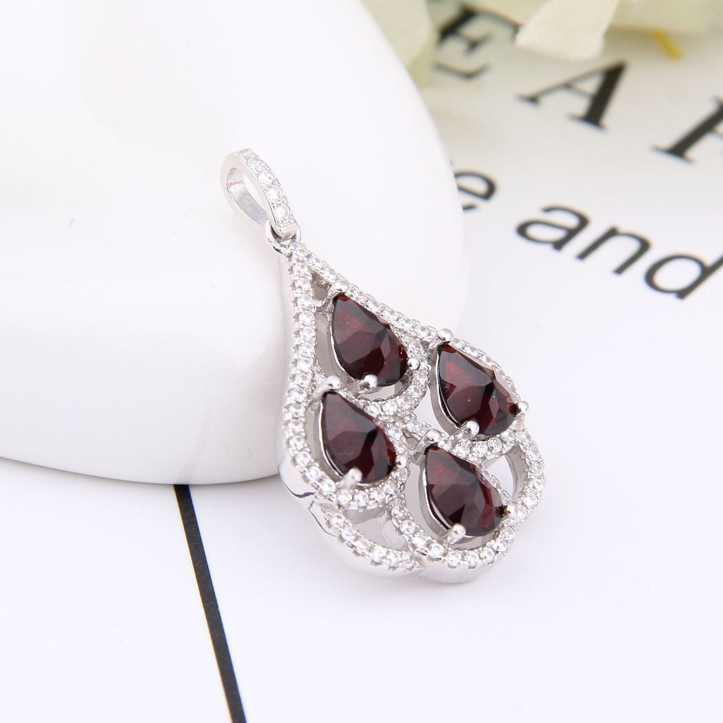 Natural Garnet Necklace S925 Silver Inlay Gemstone Natural Colored Stone Necklace Pendant