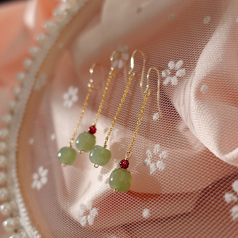 Natural Hetian jade ear hook ear line apple beads with small garnet ear hook.