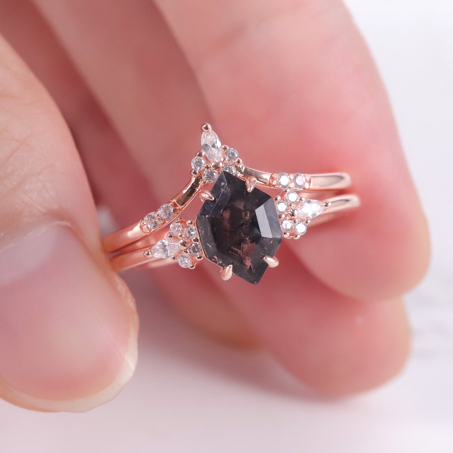 Bague empilée en cristal s925, bague en diamant aiguisé noir en forme d'argent, fait référence à