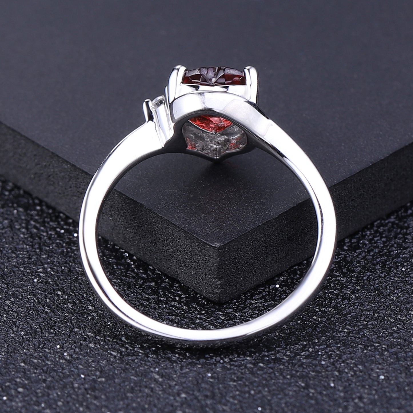 Natural Red Garnet Love Ring Fashion Heart shaped Gemstone s925 Silver Natural Color Treasure Ring