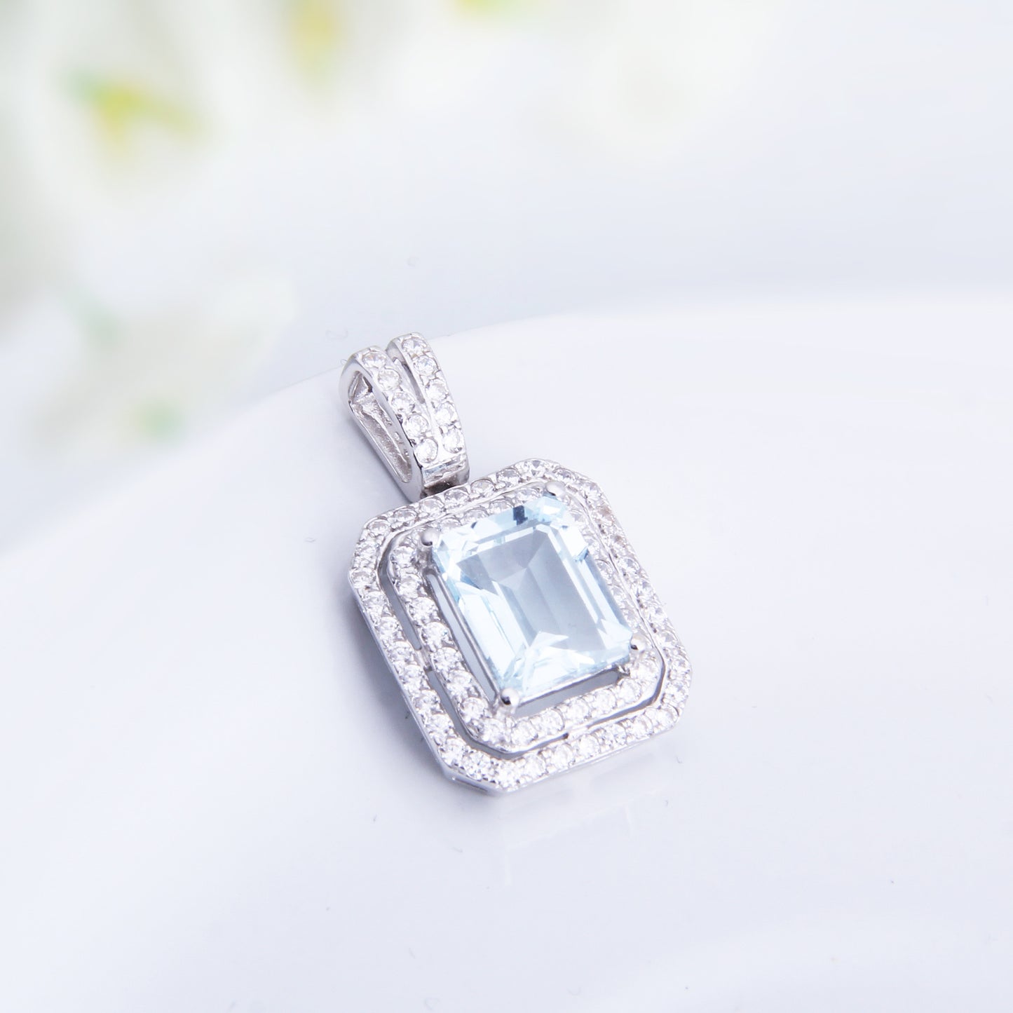 Luxurious natural stone Topaz silver pendant inlaid with 925 silver crystal necklace pendant