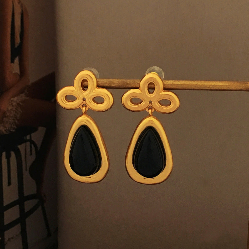 [DF] Pendientes colgantes negros estilo Hepburn francés con temperamento de aguja de plata S925, elegantes pendientes de diseño hueco de alta calidad