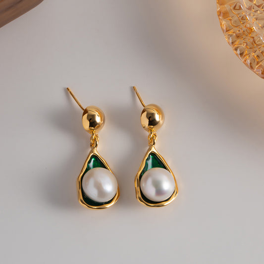 18k gold French vintage series, elegant and minimalist with elegant and elegant drop shaped pearl earrings