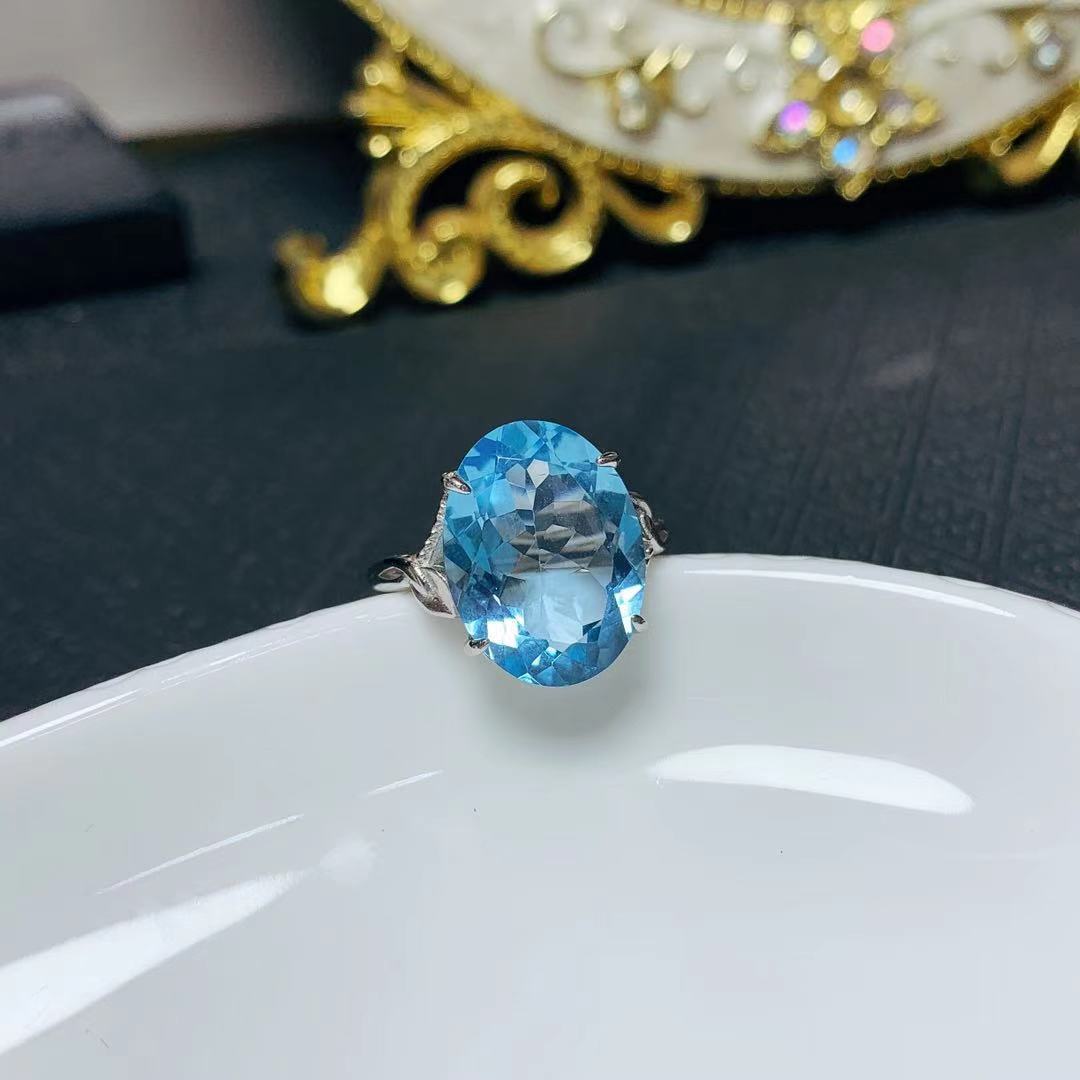 Anillo colgante de topacio azul natural con incrustaciones de plata 925