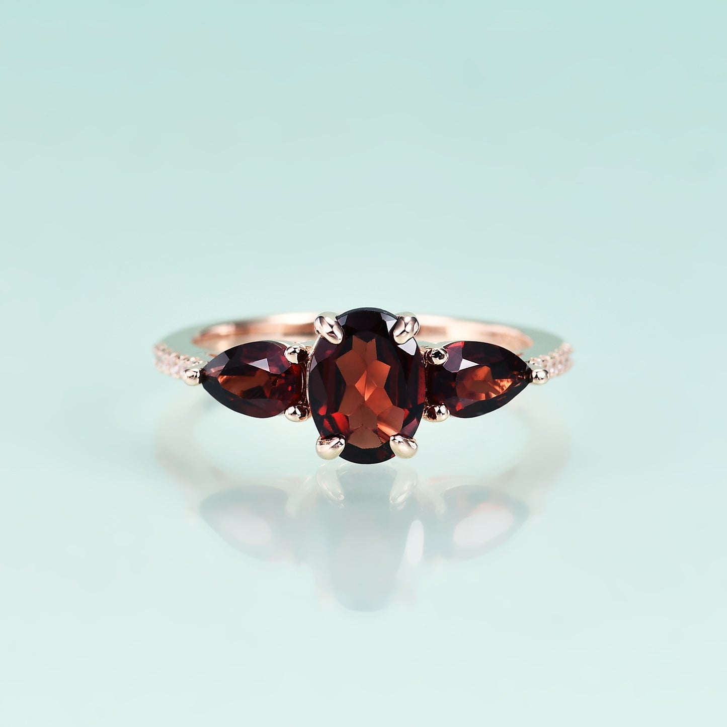 S925 sterling silver inlaid natural garnet ring, fashionable and exquisite temperament gemstone ring