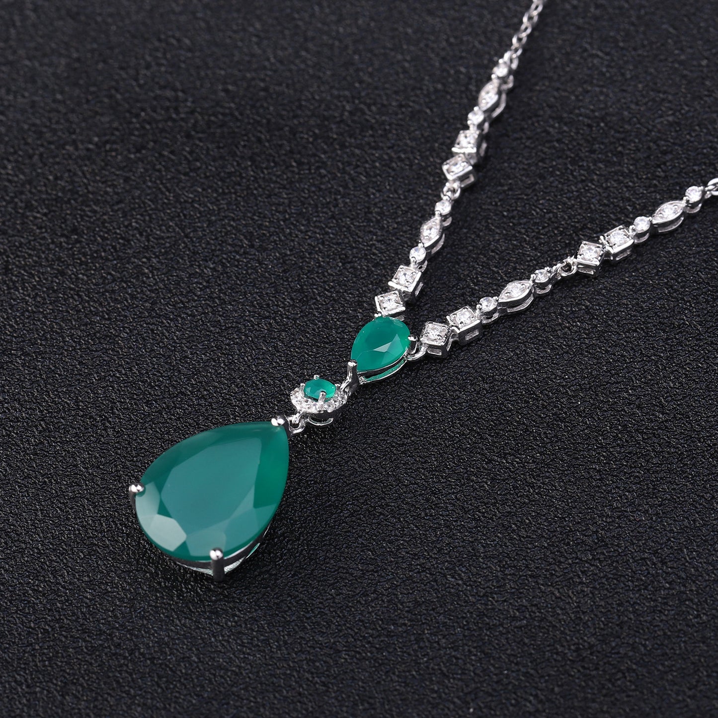 Pendentif en agate verte avec pierres précieuses de couleur naturelle, grande pierre précieuse en forme de poire, en argent sterling S925