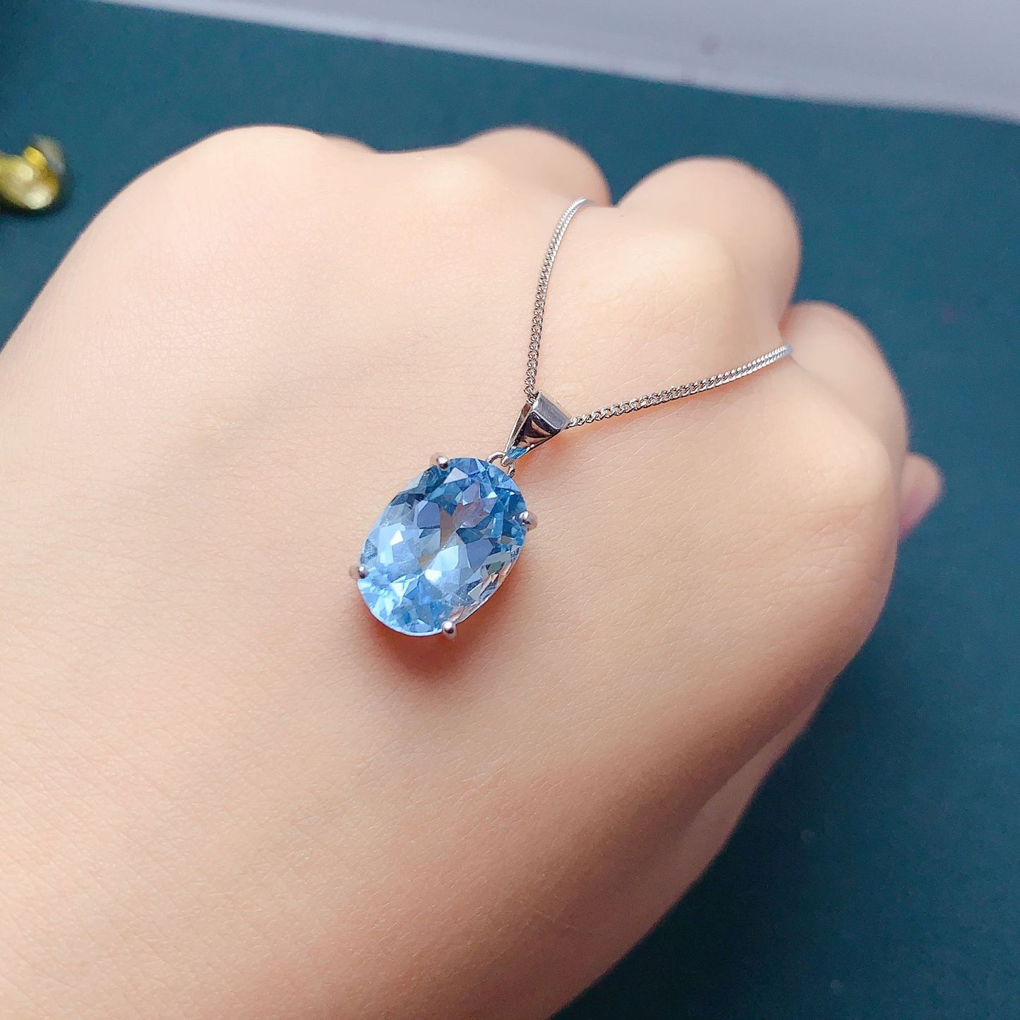 Conjunto de colgante, pendientes y anillo de plata 925 con topacio azul cielo natural