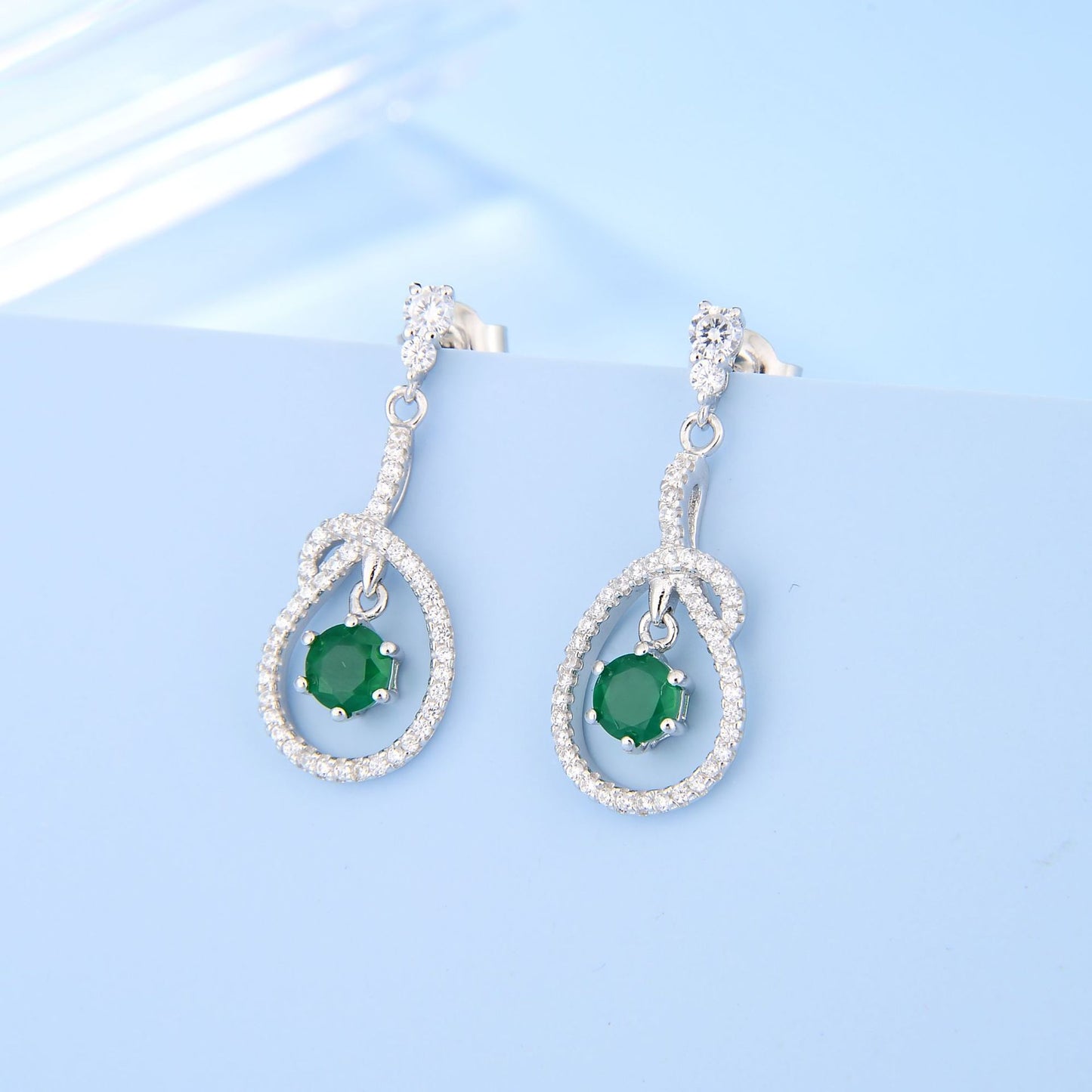 Boucles d'oreilles en pierre naturelle, personnalité de la mode européenne et américaine incrustée de pierres précieuses d'agate verte Boucles d'oreilles et clous d'oreilles en argent s925