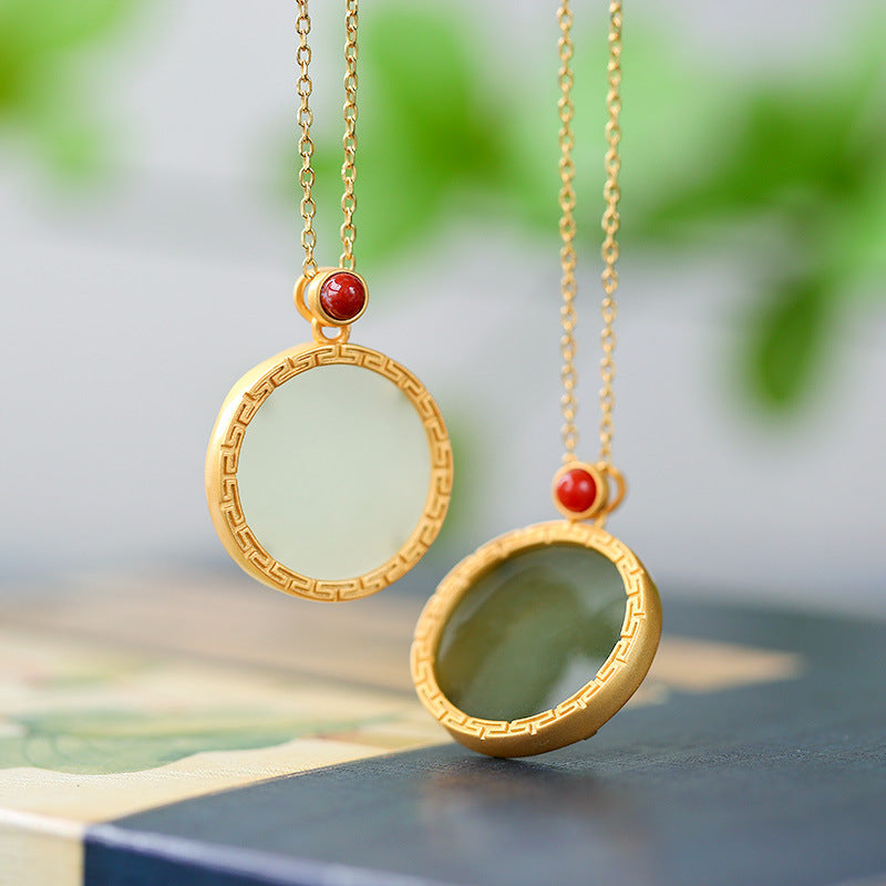 S925 Silver Gilded Gold Inlaid Small South Red and Tian Qingyu Round Plate Simple Pendant Chain