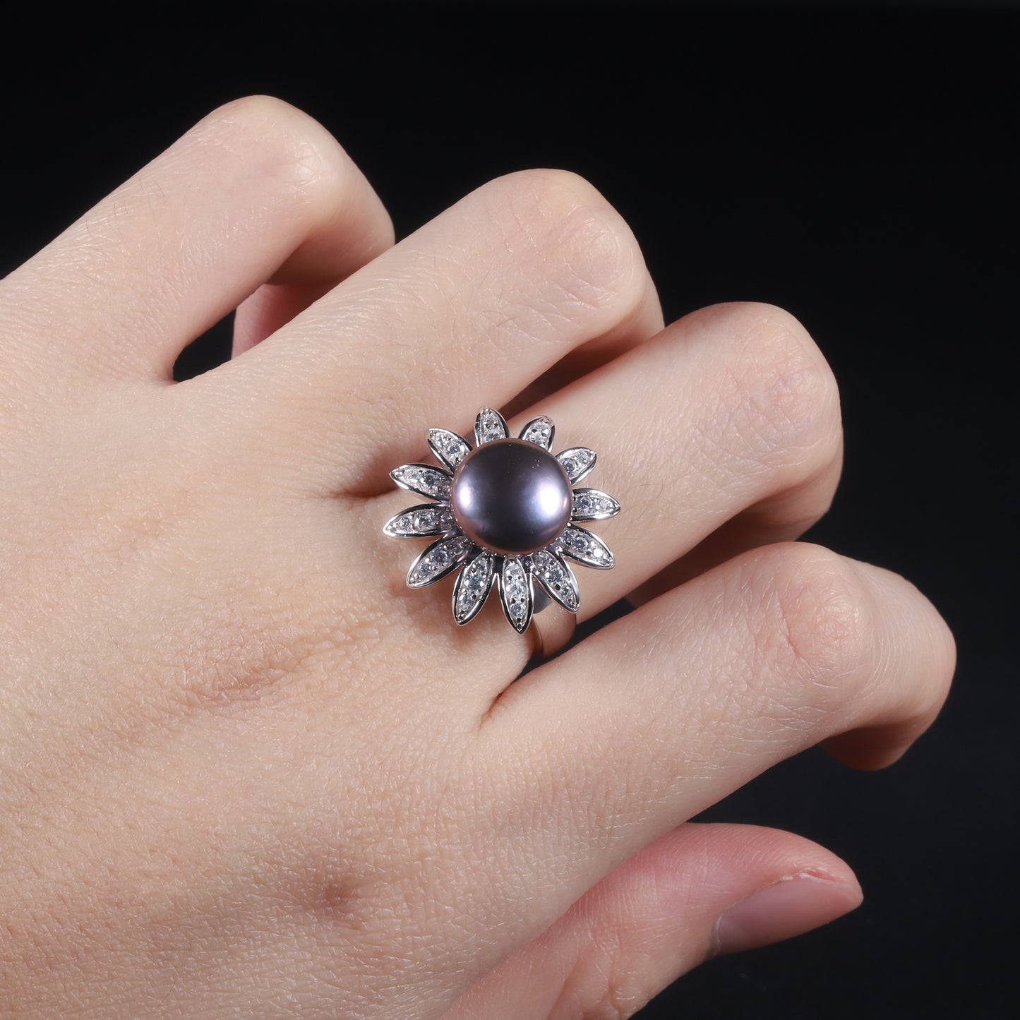 Nuevo anillo de plata esterlina S925 con perla de agua dulce natural y diseño de girasol, temperamento de lujo ligero y anillo de gran sentido