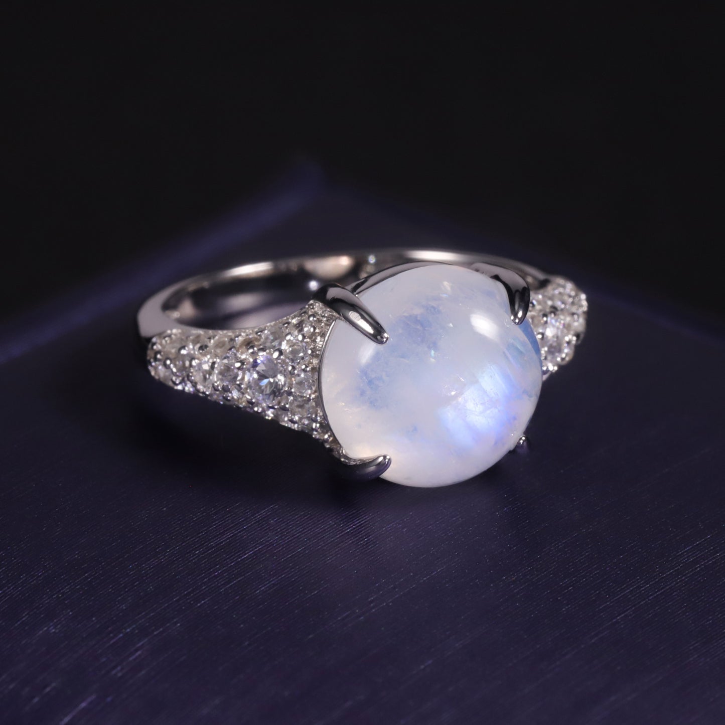 Anillo de piedra lunar azul crema natural personalizado y de moda, anillo de piedras preciosas con incrustaciones de plata esterlina S925 de 10 mm para hombres y mujeres