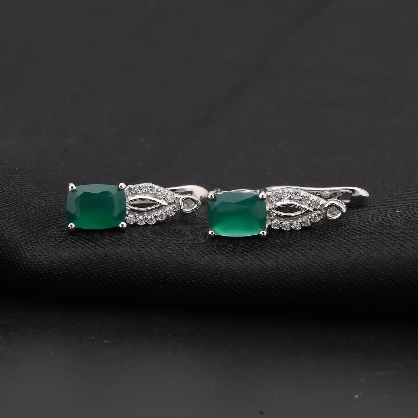 Pendientes de temperamento de ágata verde de piedra natural, pendientes de moda s925 de plata chapados en oro con incrustaciones de piedras preciosas y cristales