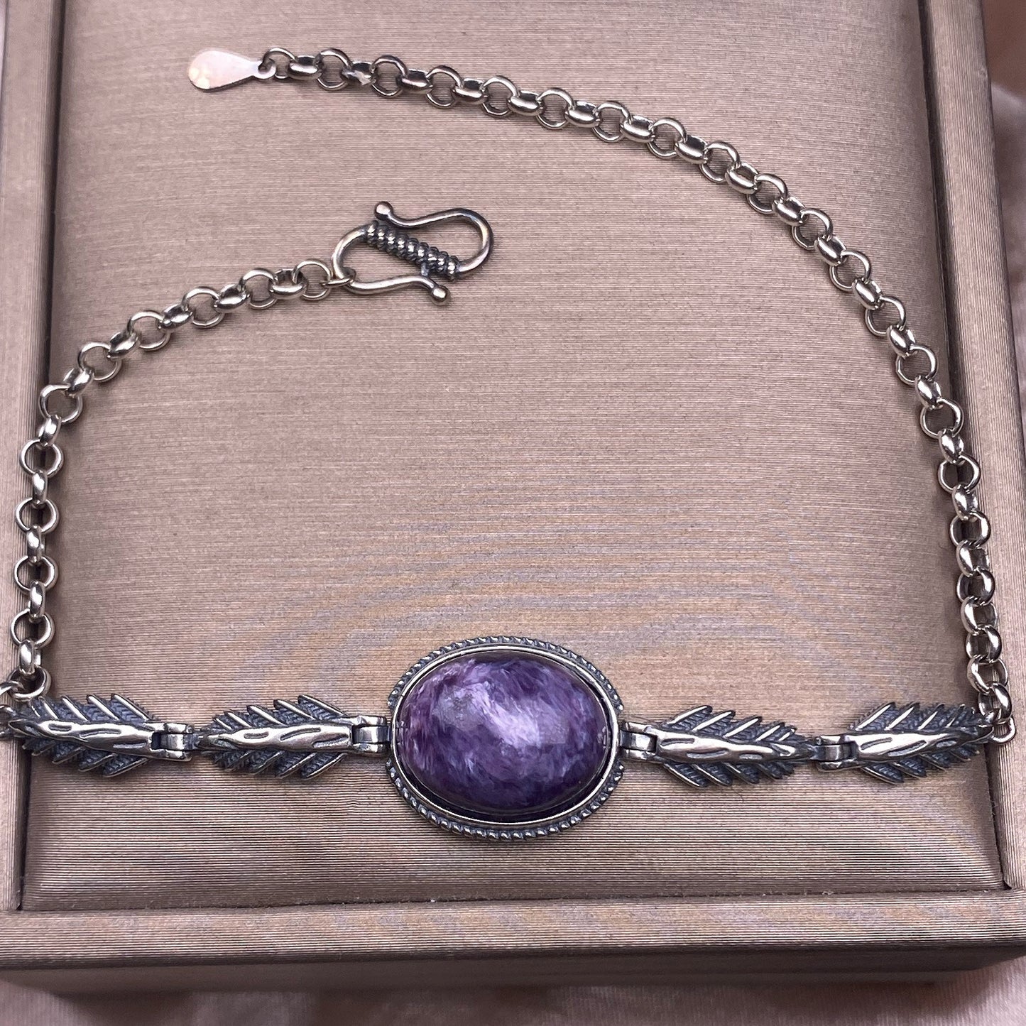 Pulsera de amatista con dragón morado y hojas antiguas con incrustaciones de plata s925