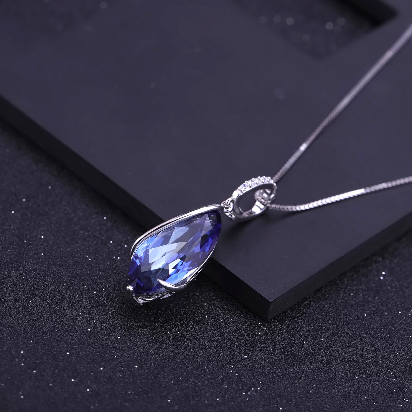 Design Sense Colorful Gemstone Crystal Necklace Luxury Retro Fashion s925 Silver Inlaid Colorful Treasure Necklace Pendant