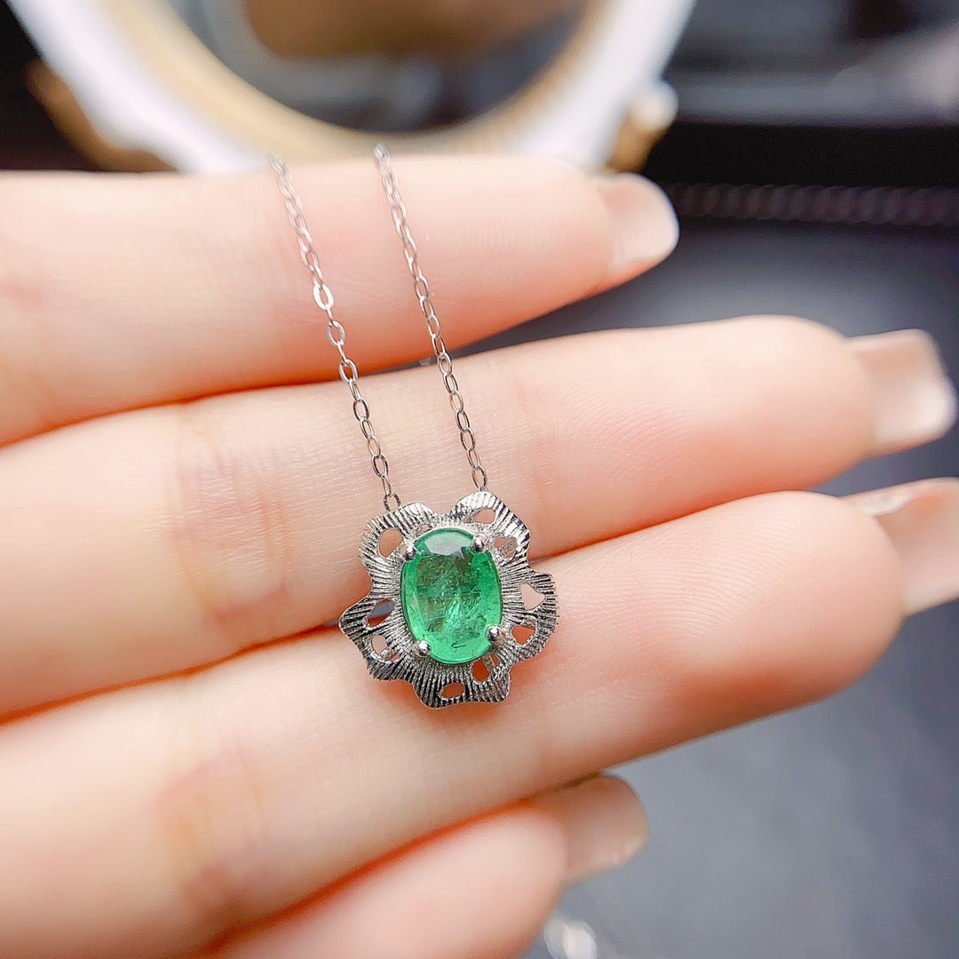 Natural emerald pendant S925 silver inlaid main stone 6*8 selling