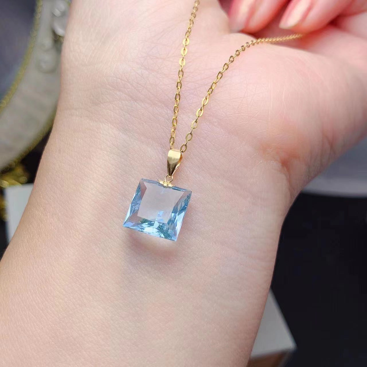 [DF]Princess Cut Natural Blue Topaz Pendant - 18K Gold Clasp, Minimalist Collar Necklace