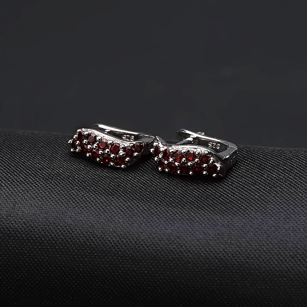 Natural garnet earrings and earrings, light luxury, fashionable and personalized design, s925 silver natural color treasure earrings and earrings