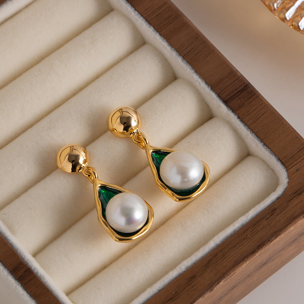 18k gold French vintage series, elegant and minimalist with elegant and elegant drop shaped pearl earrings